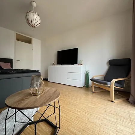 Wilhelmine18 - Naehe Stadion, Tram 1 Min Weg Apartment *