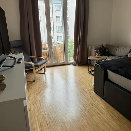 Wilhelmine18 - Naehe Stadion, Tram 1 Min Weg Apartment